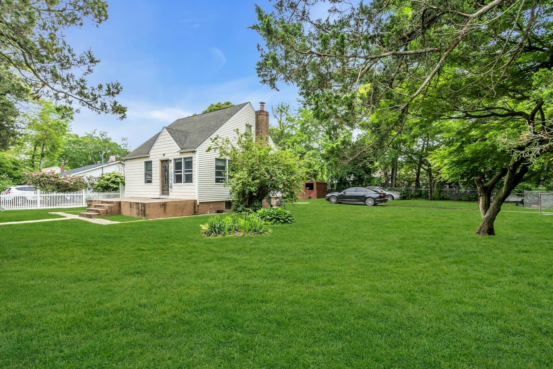 17 Lexington Road, Shirley, New York image 25
