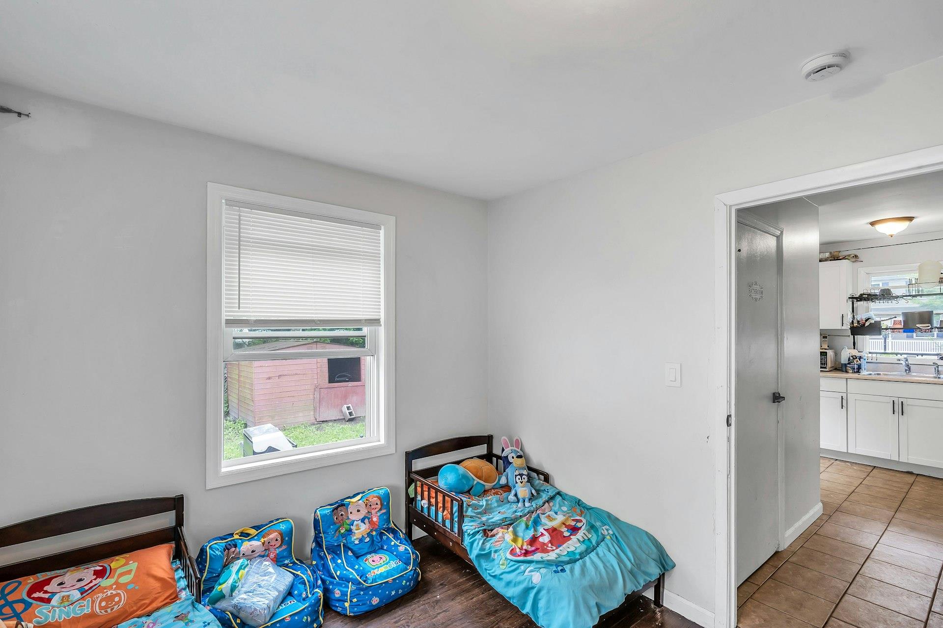 17 Lexington Road, Shirley, New York image 9