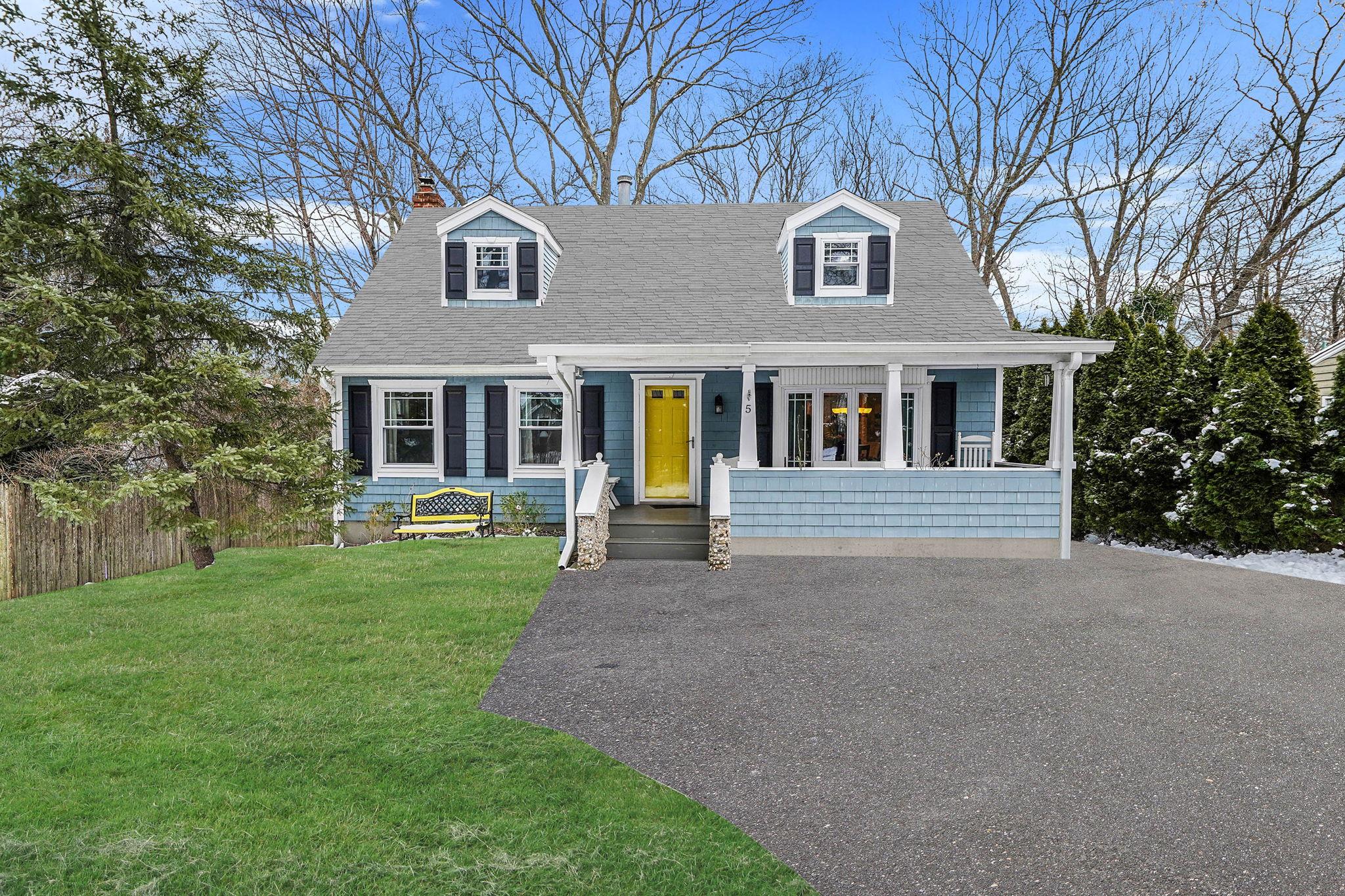 5 Tuckahoe Road, Sound Beach, New York image 1