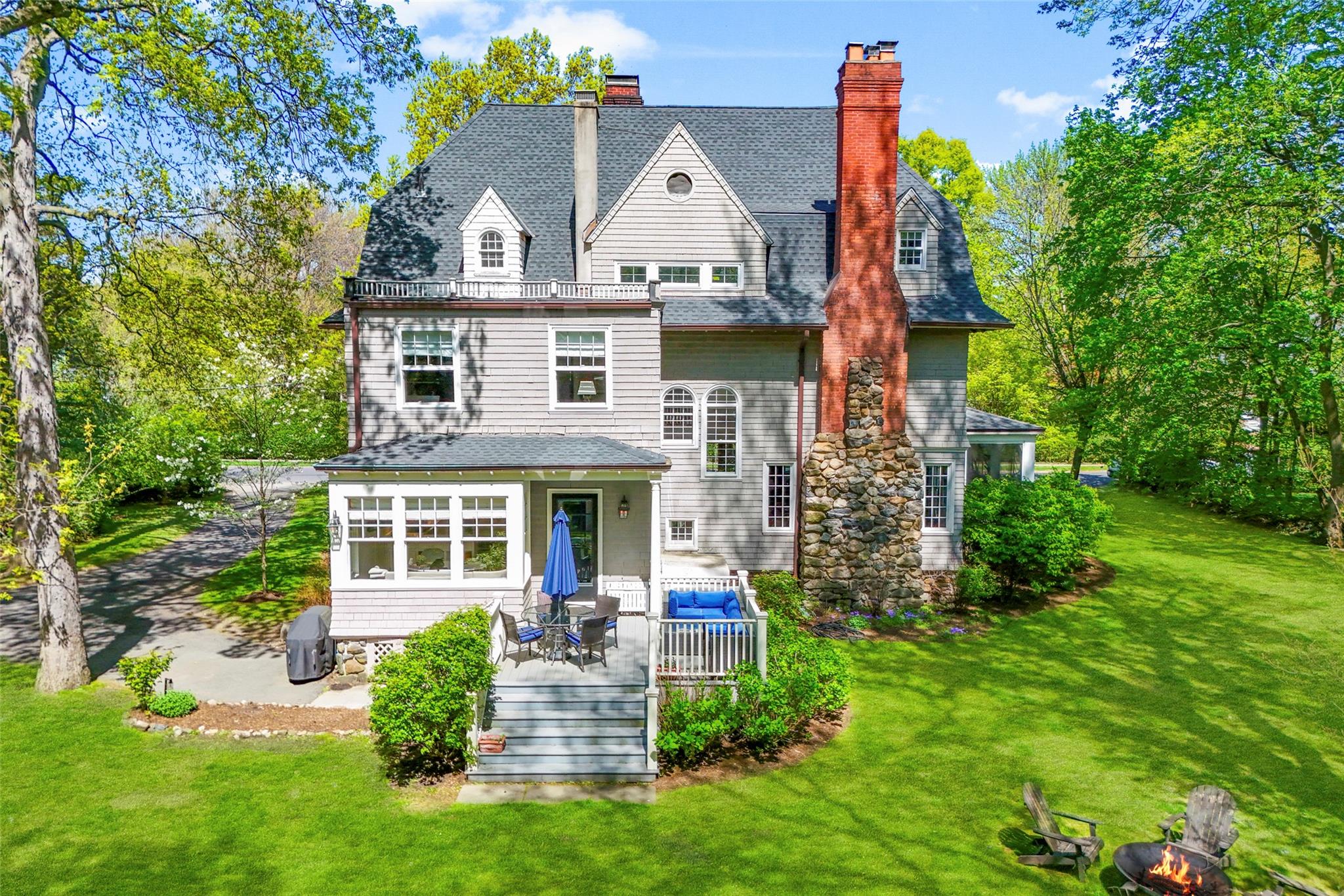 989 Edgewood Avenue, Pelham, New York image 3