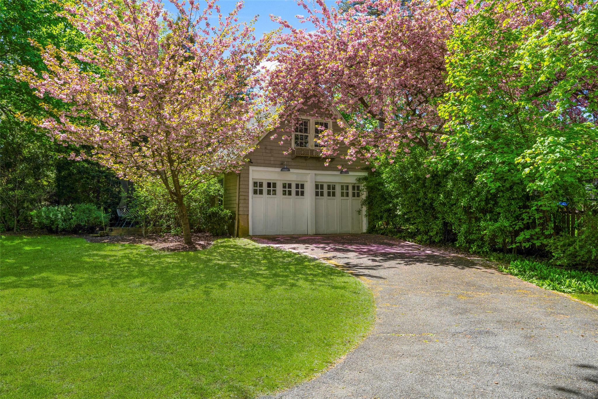 989 Edgewood Avenue, Pelham, New York image 34