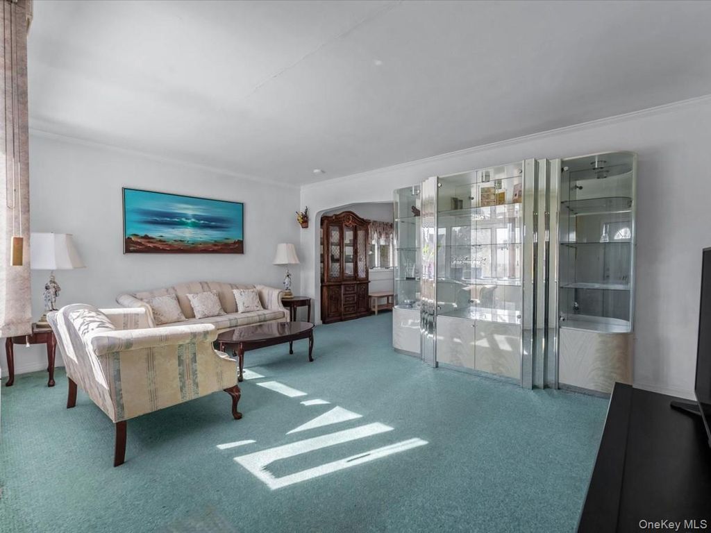 Photo of 38 Leslie Lane, New Hyde Park, NY 11040 (MLS # 964993)