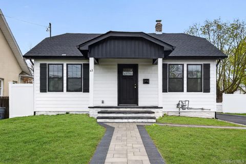 Photo of 43 Robert Street, Patchogue, NY 11772 (MLS # 989318)