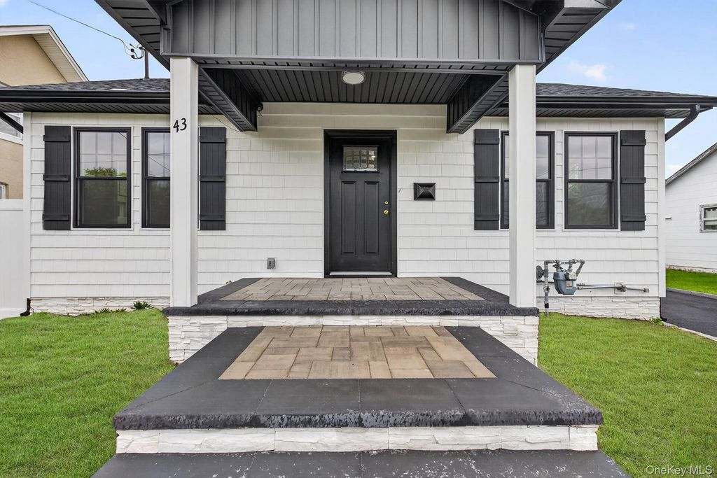 Photo of 43 Robert Street, Patchogue, NY 11772 (MLS # 989318)