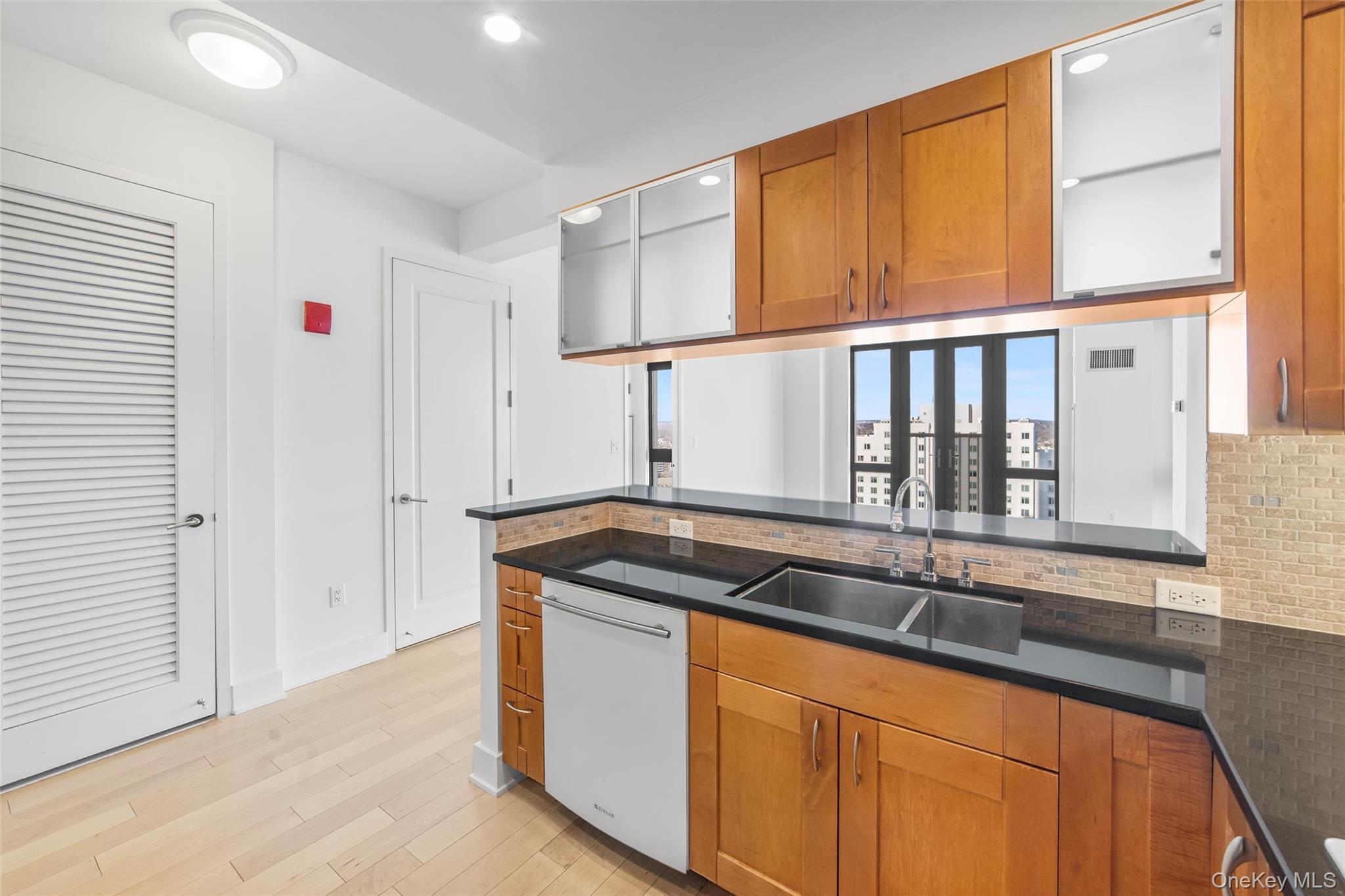 175 Huguenot Street 2108