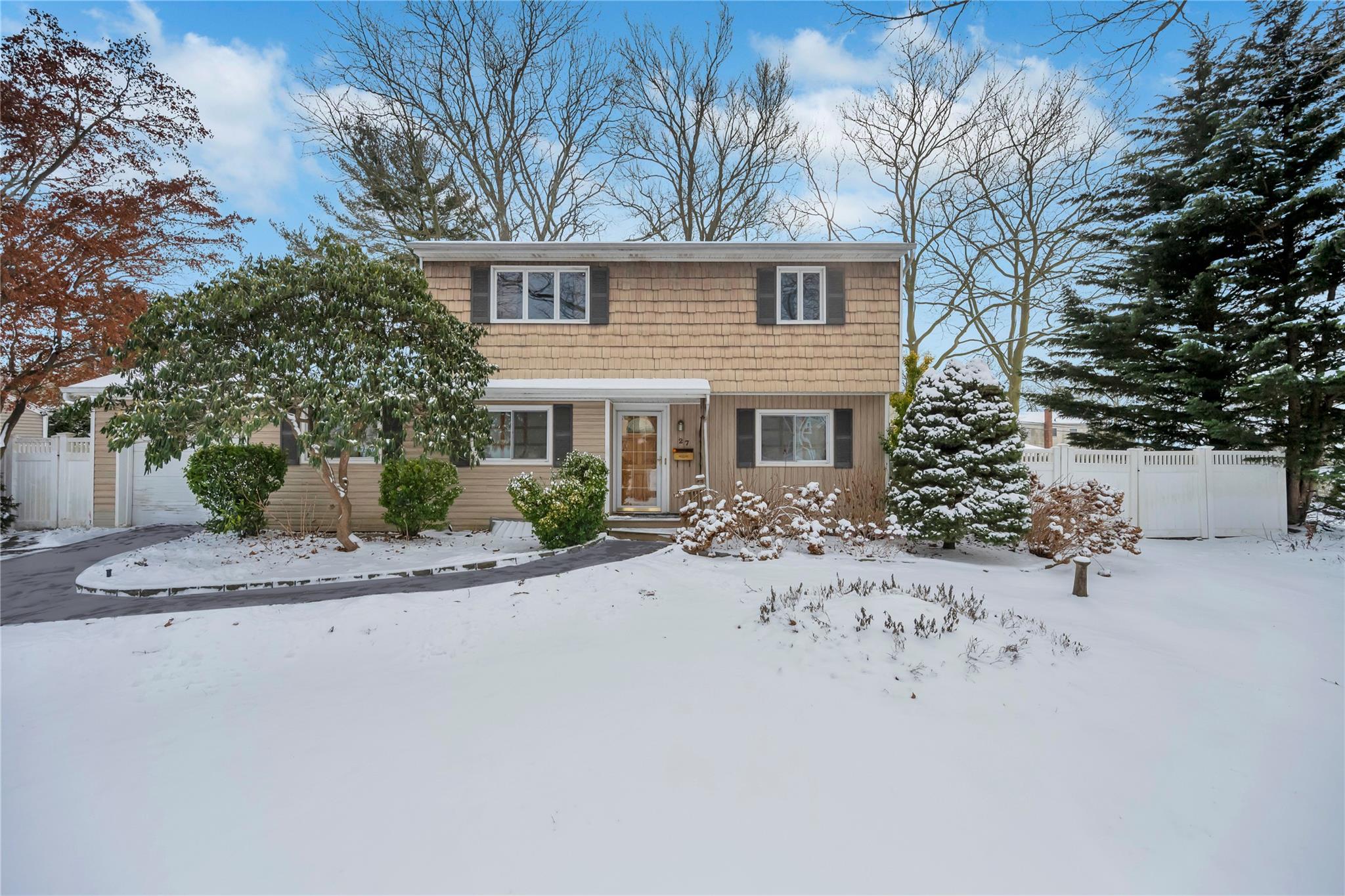 27 Newtown Lane, Melville, New York image 1