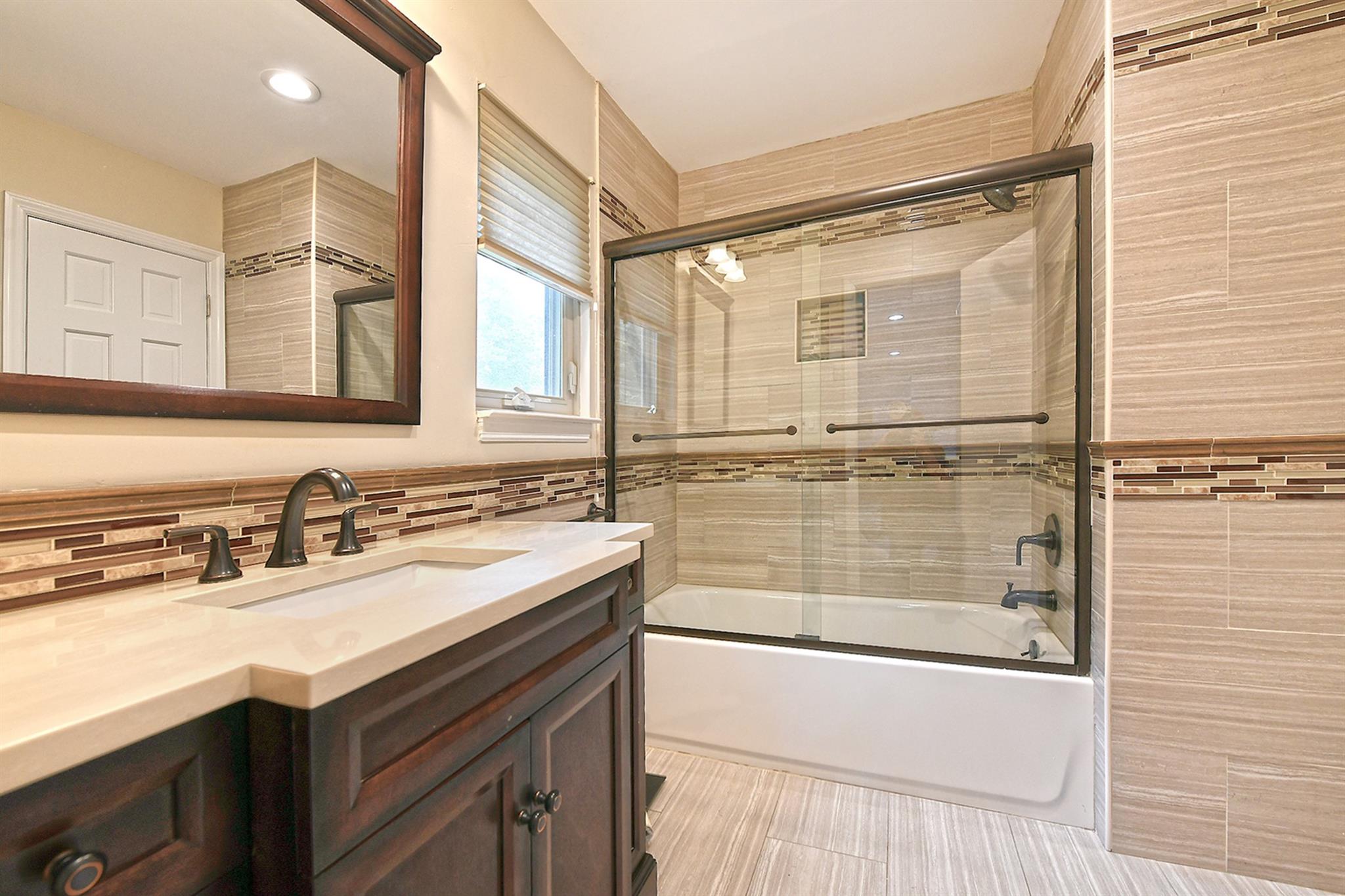 112 Stonehurst Lane, Dix Hills, New York image 12