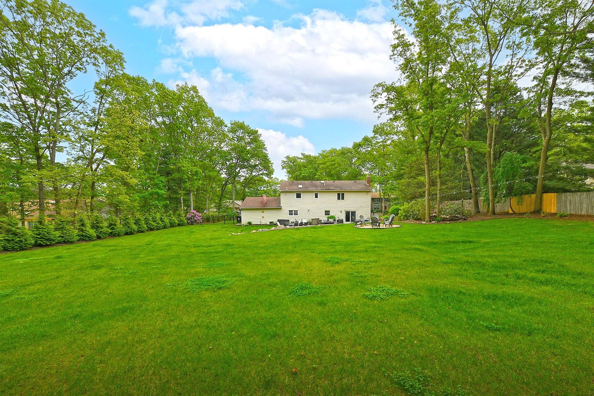 112 Stonehurst Lane, Dix Hills, New York image 18