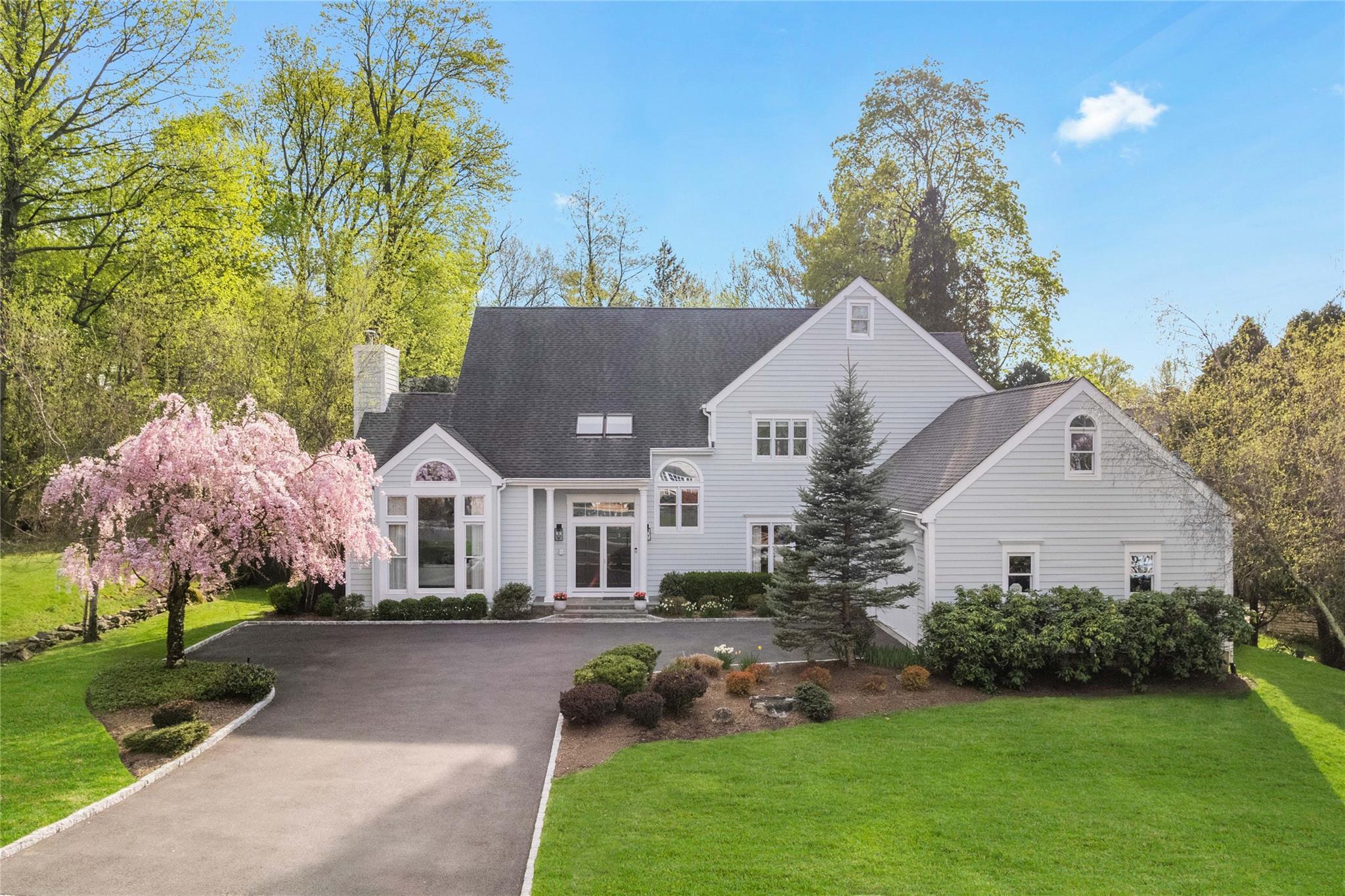 Hannan Place, Rye, New York - 5 Bedrooms  
5 Bathrooms  
10 Rooms - 