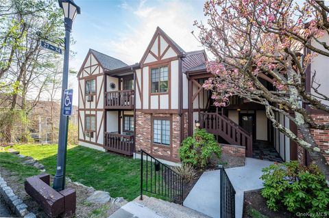 Photo of 33 Foxwood Circle, Mount Kisco, NY 10549 (MLS # 986885)