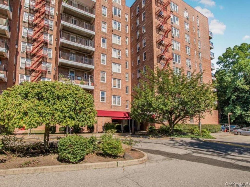 Photo of 245 Rumsey Road #4K, Yonkers, NY 10701 (MLS # 947303)