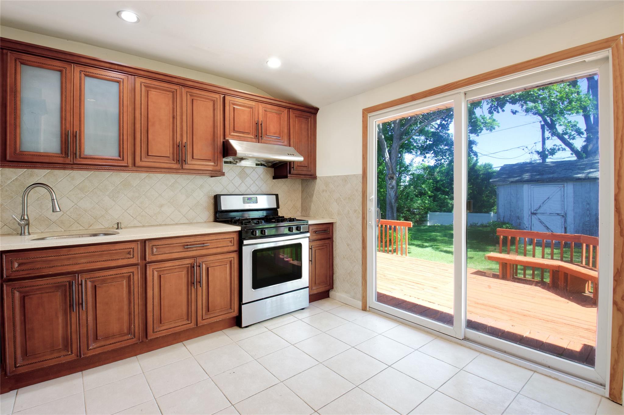 21 Rita Crescent, Commack, New York image 10