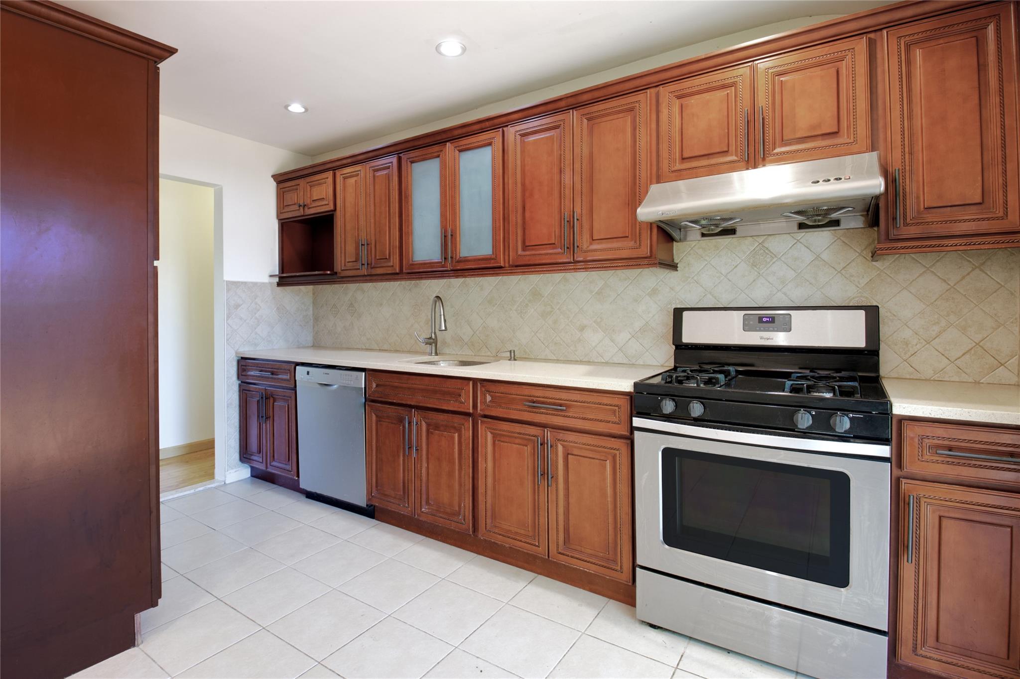 21 Rita Crescent, Commack, New York image 9