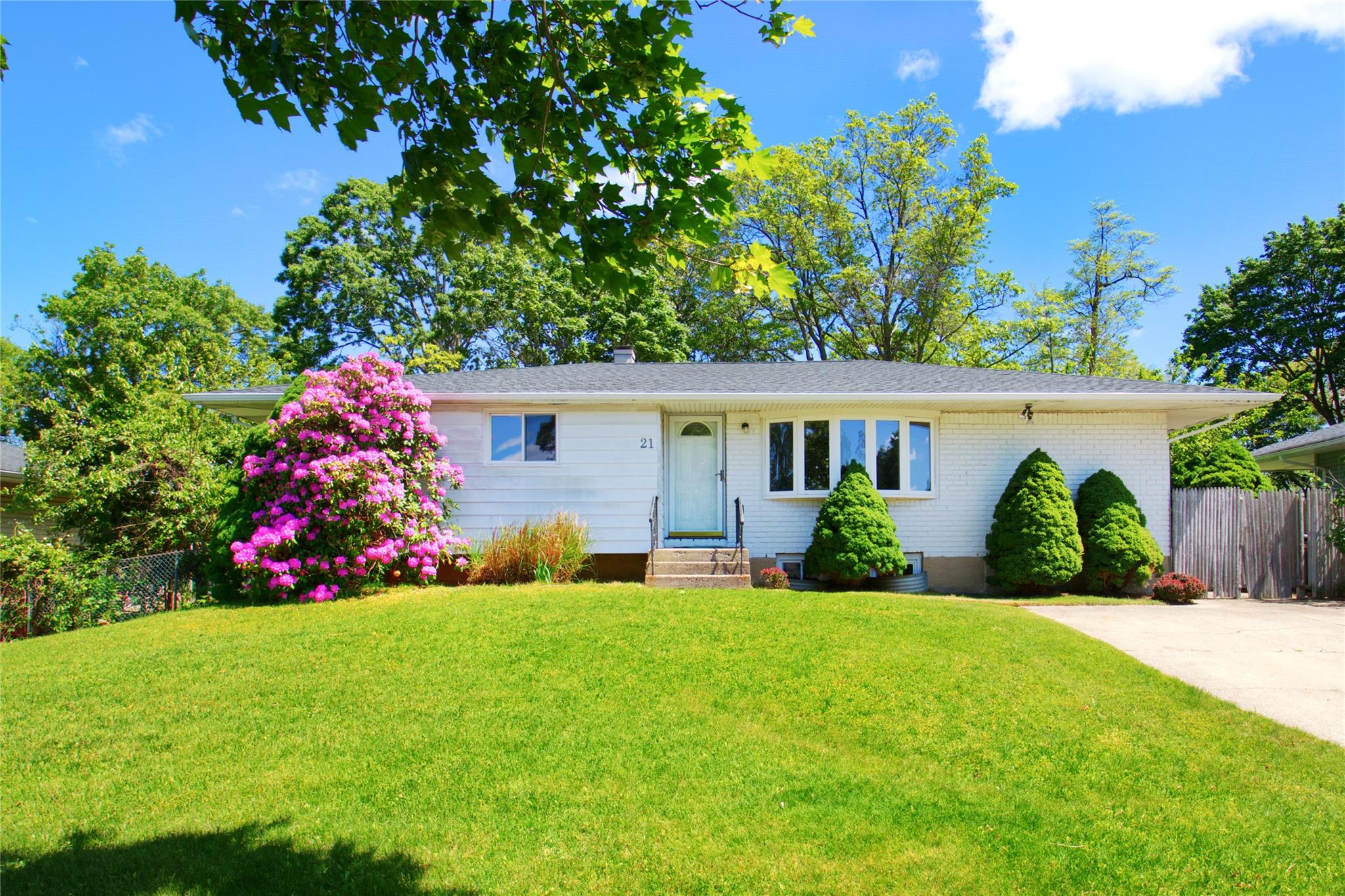 Property for Sale at Rita Crescent, Commack, Hamptons, NY - Bedrooms: 4 
Bathrooms: 2  - $699,000