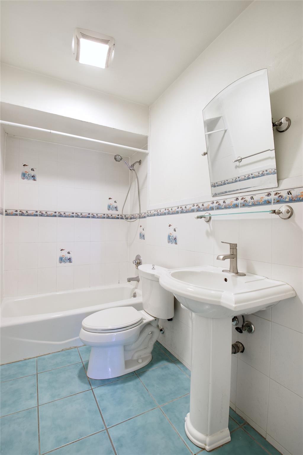 21 Rita Crescent, Commack, New York image 16