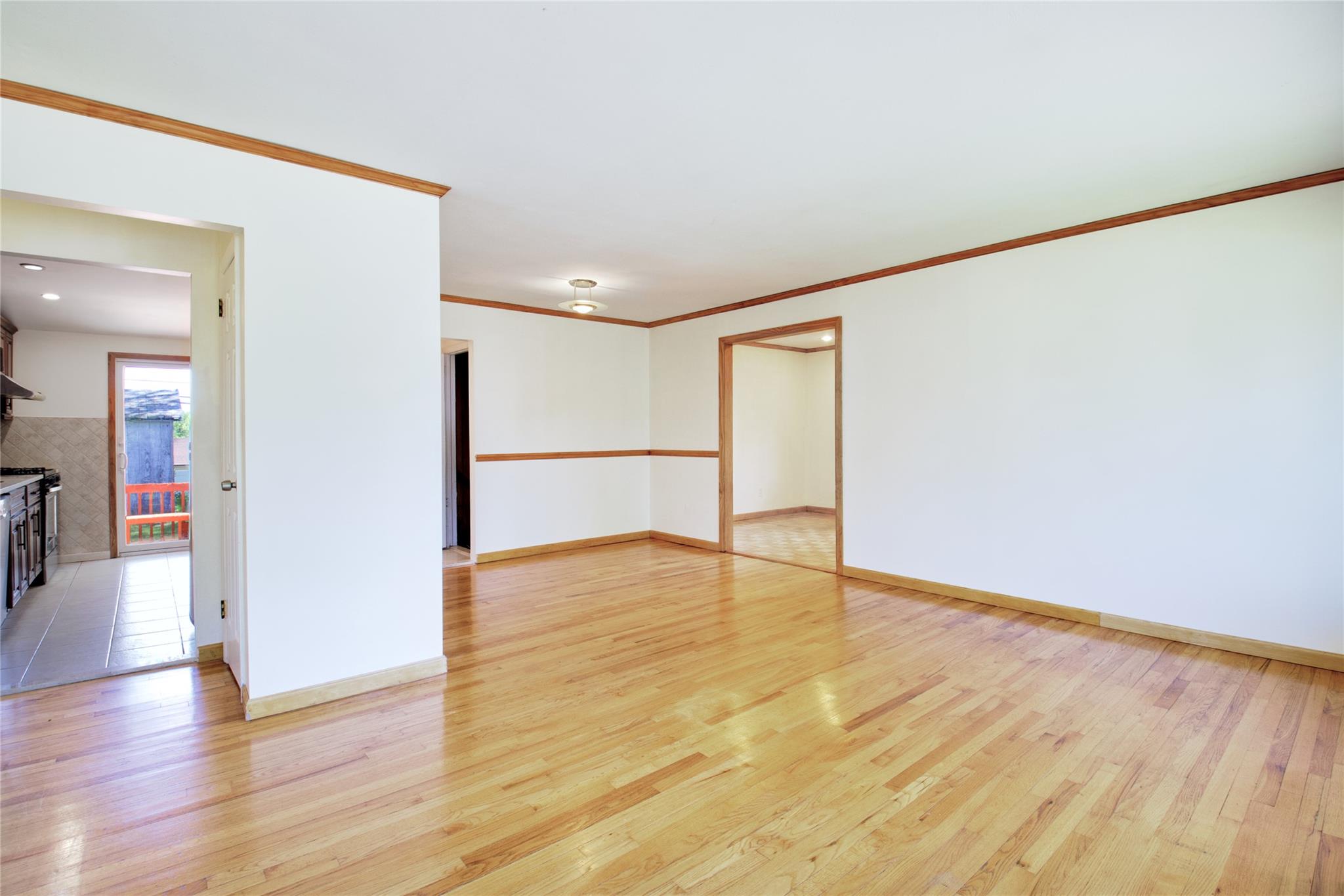 21 Rita Crescent, Commack, New York image 6