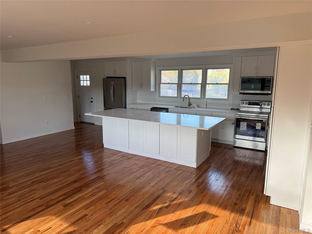 Photo of 751 Centerwood Street, West Babylon, NY 11704 (MLS # 946394)