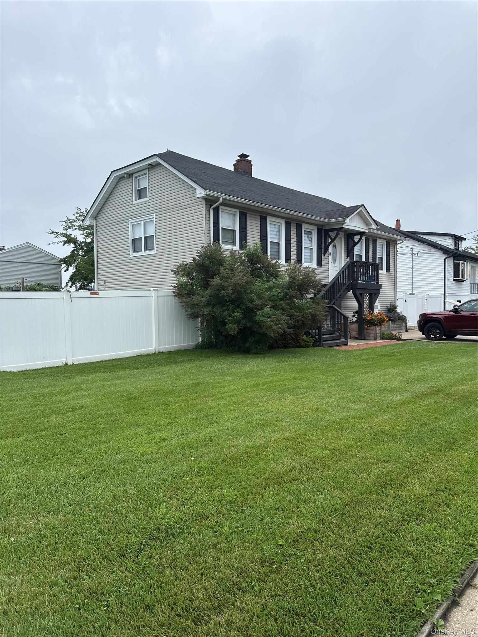 589 S Ocean Avenue - Photo 2