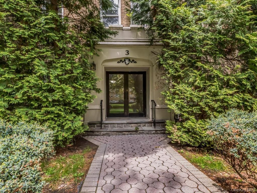 Photo of 472 Gramatan Avenue #O2, Mount Vernon, NY 10552 (MLS # 994994)