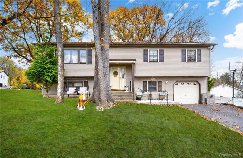 Homes For Sale - 404 Carlton Circle<br/> New Windsor, NY 12553