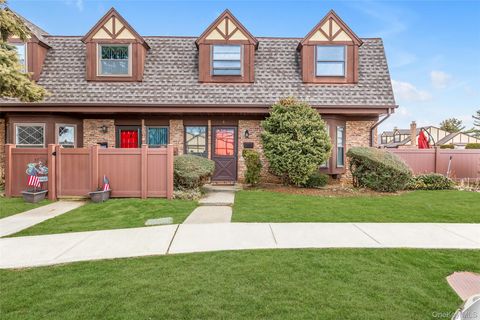 6 Woodcreek Court 0 Deer Park NY 11729