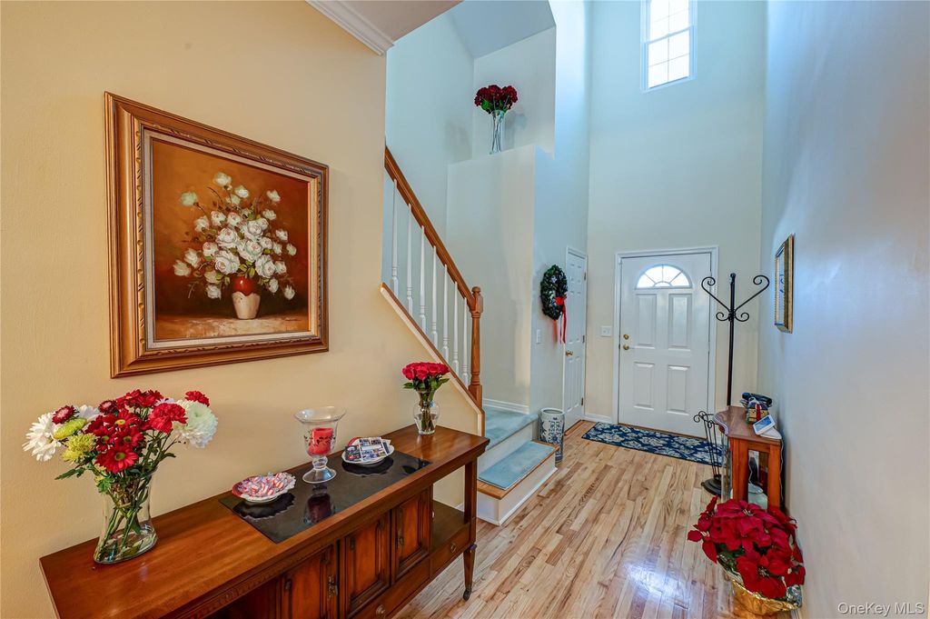 Photo of 4 Chelsea Drive, Smithtown, NY 11787 (MLS # 944448)