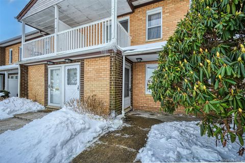 Condo For Sale - 96 Artist Lake Drive<br/> Middle Island, NY 11953