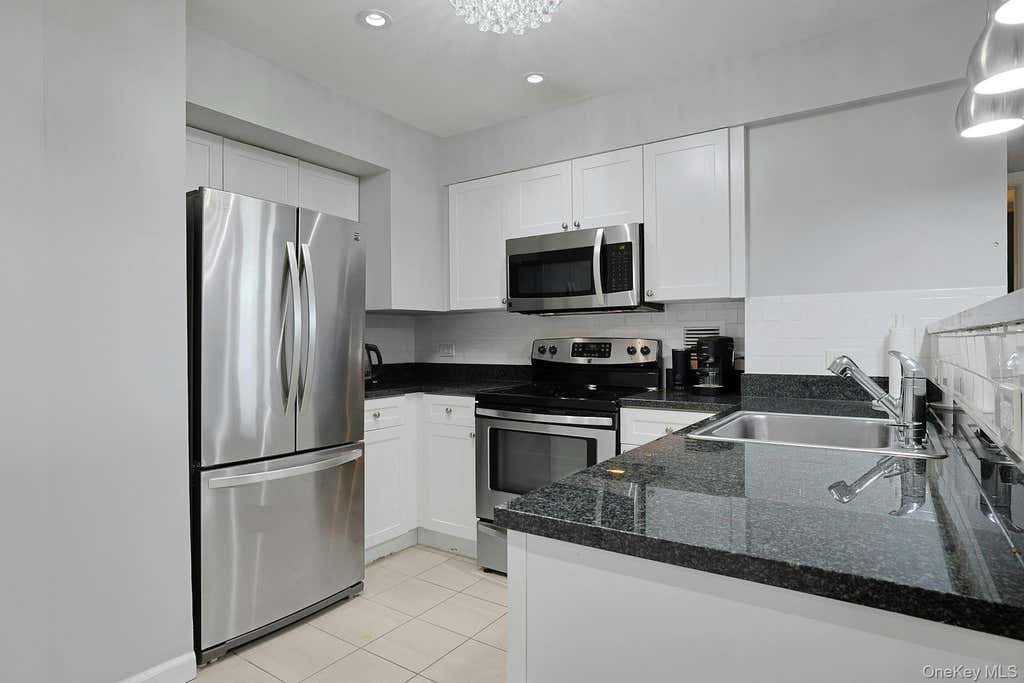 Photo of 300 Mamaroneck Avenue #328, White Plains, NY 10605 (MLS # 1031457)