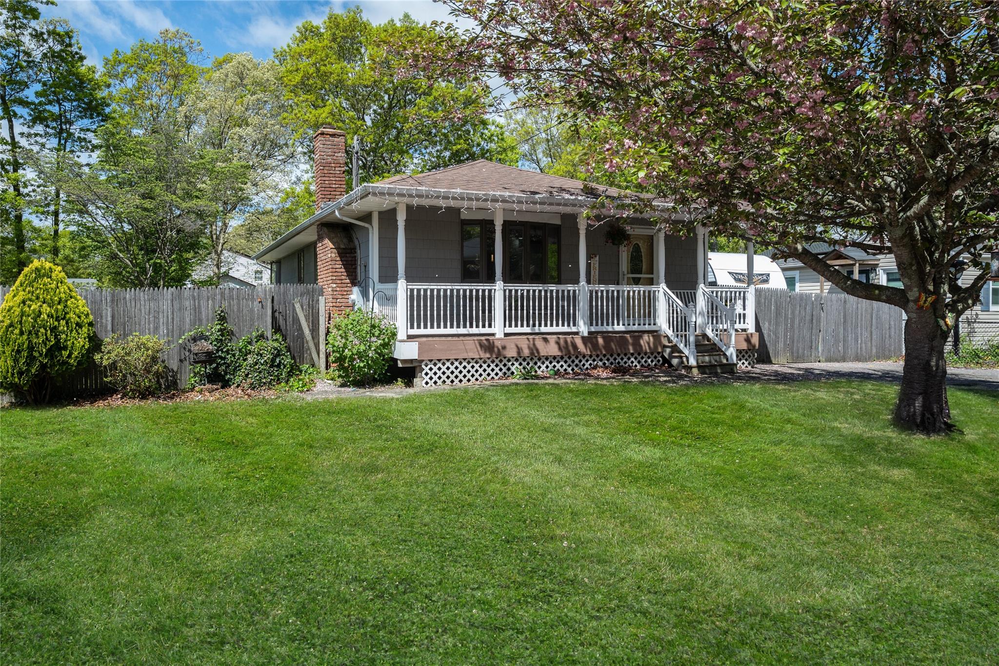 32 Robinwood Street, Mastic, New York image 1