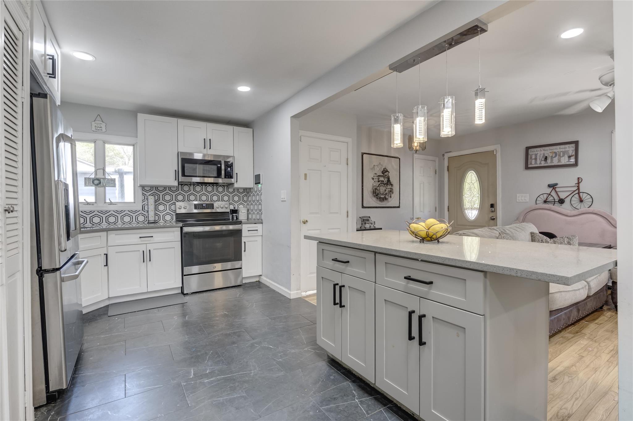 32 Robinwood Street, Mastic, New York image 12
