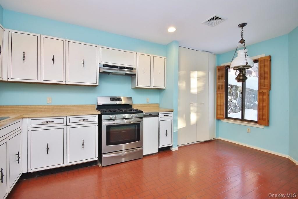 Photo of 383 Martling Avenue, Tarrytown, NY 10591 (MLS # 963498)