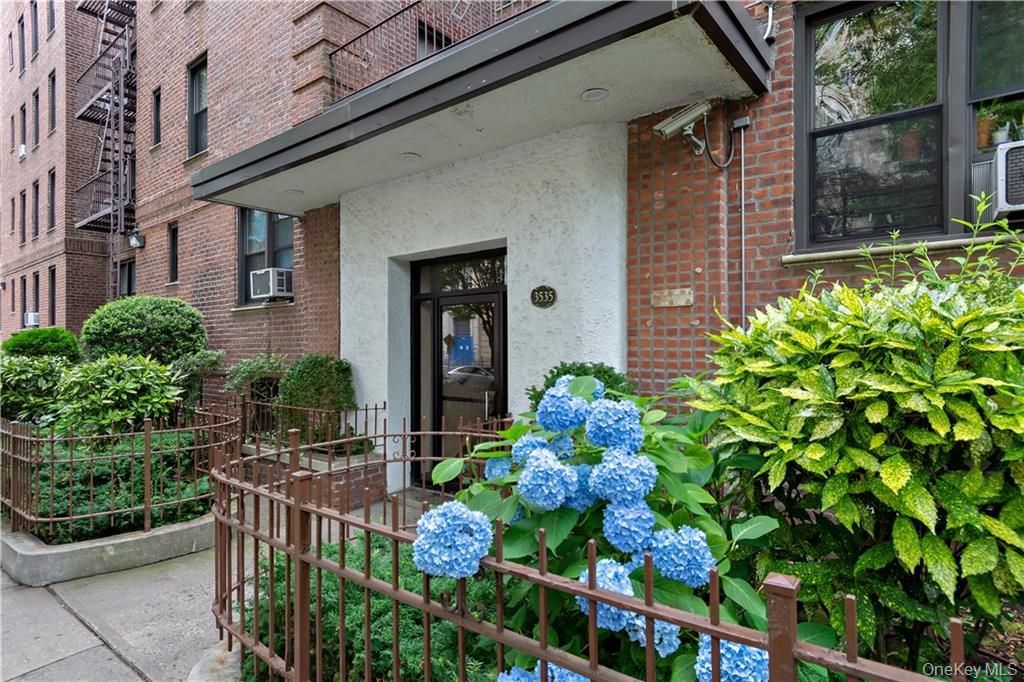 Photo of 3535 Kings College Place #3F, Bronx, NY 10467 (MLS # 929746)