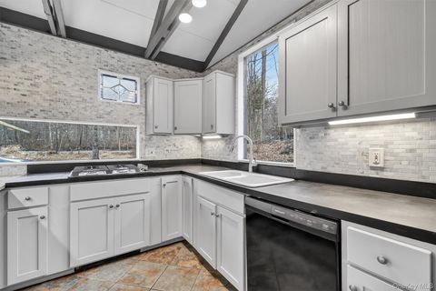 Tiny photo for 98 Mount Airy Road S, Croton-on-Hudson, NY 10520 (MLS # 951619)