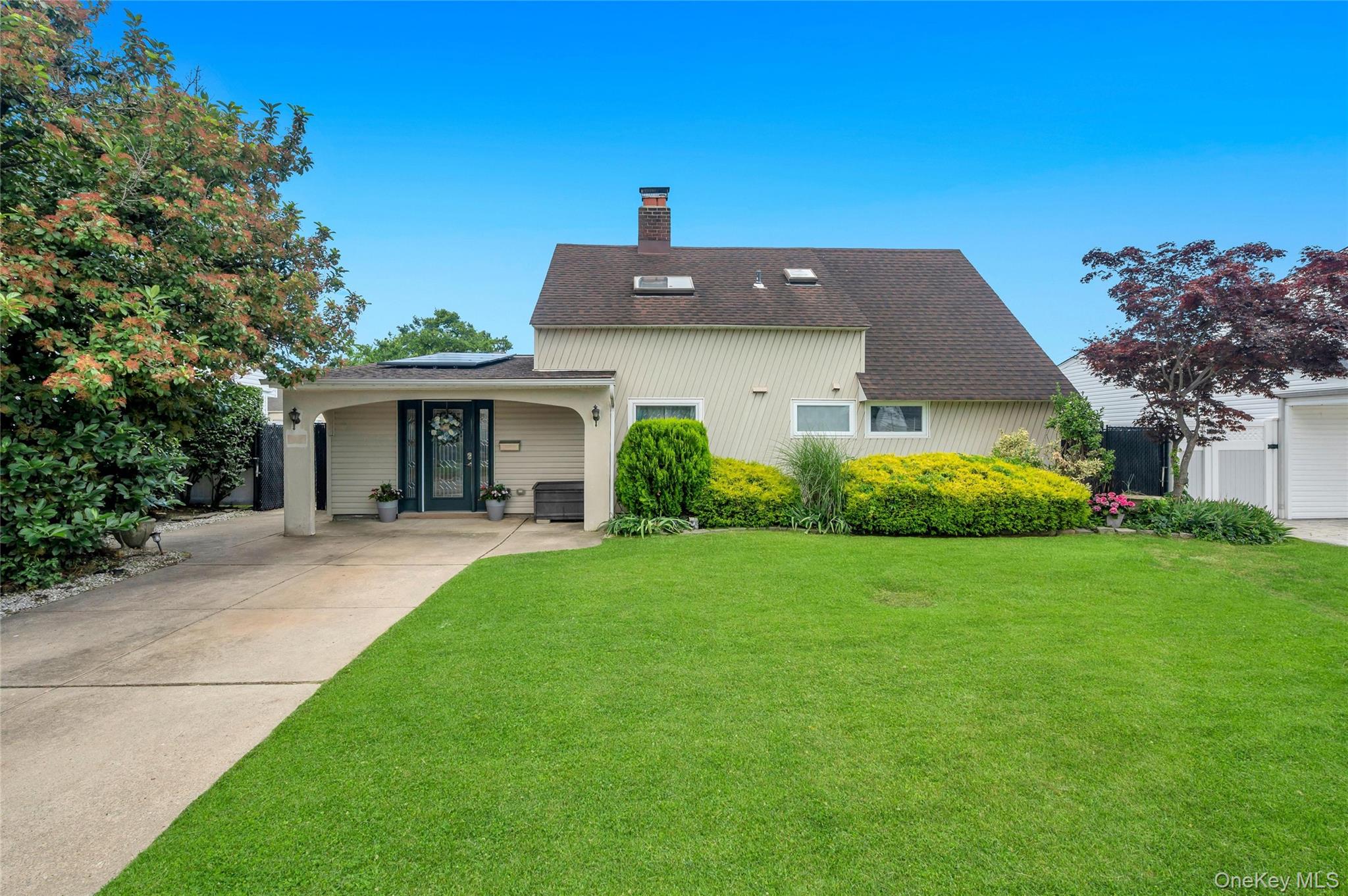 266 Duckpond Drive S