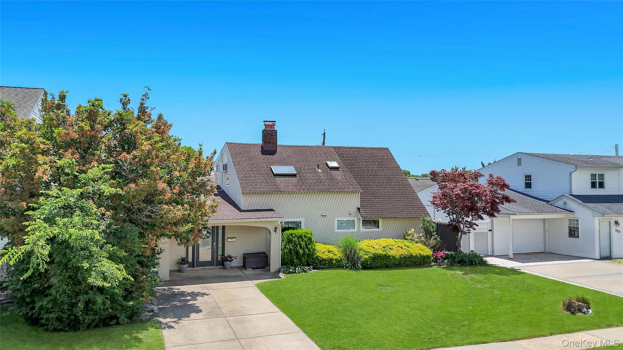 266 Duckpond Drive S