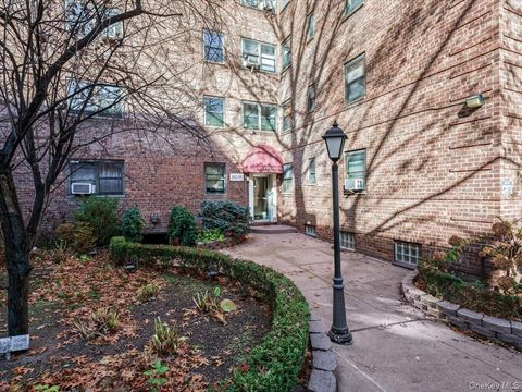 Photo of 102-55 67th Road #4W, Forest Hills, NY 11375 (MLS # 936533)