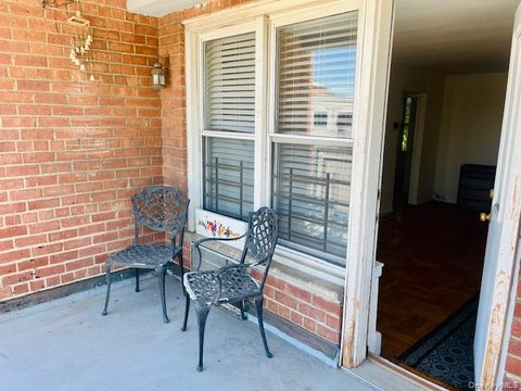 Homes For Sale - 15105 Cross Island Parkway Pkwy #1D<br/> Whitestone, NY 11357