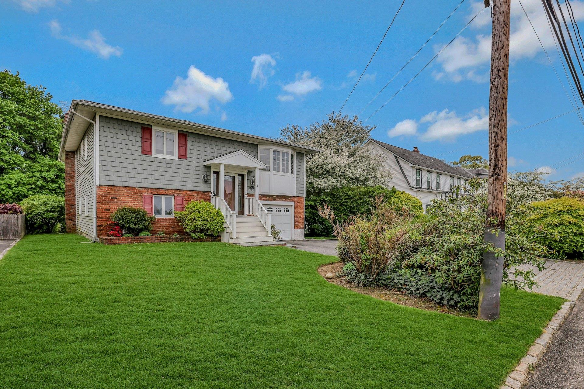 43 Floyd Place, East Norwich, New York image 2
