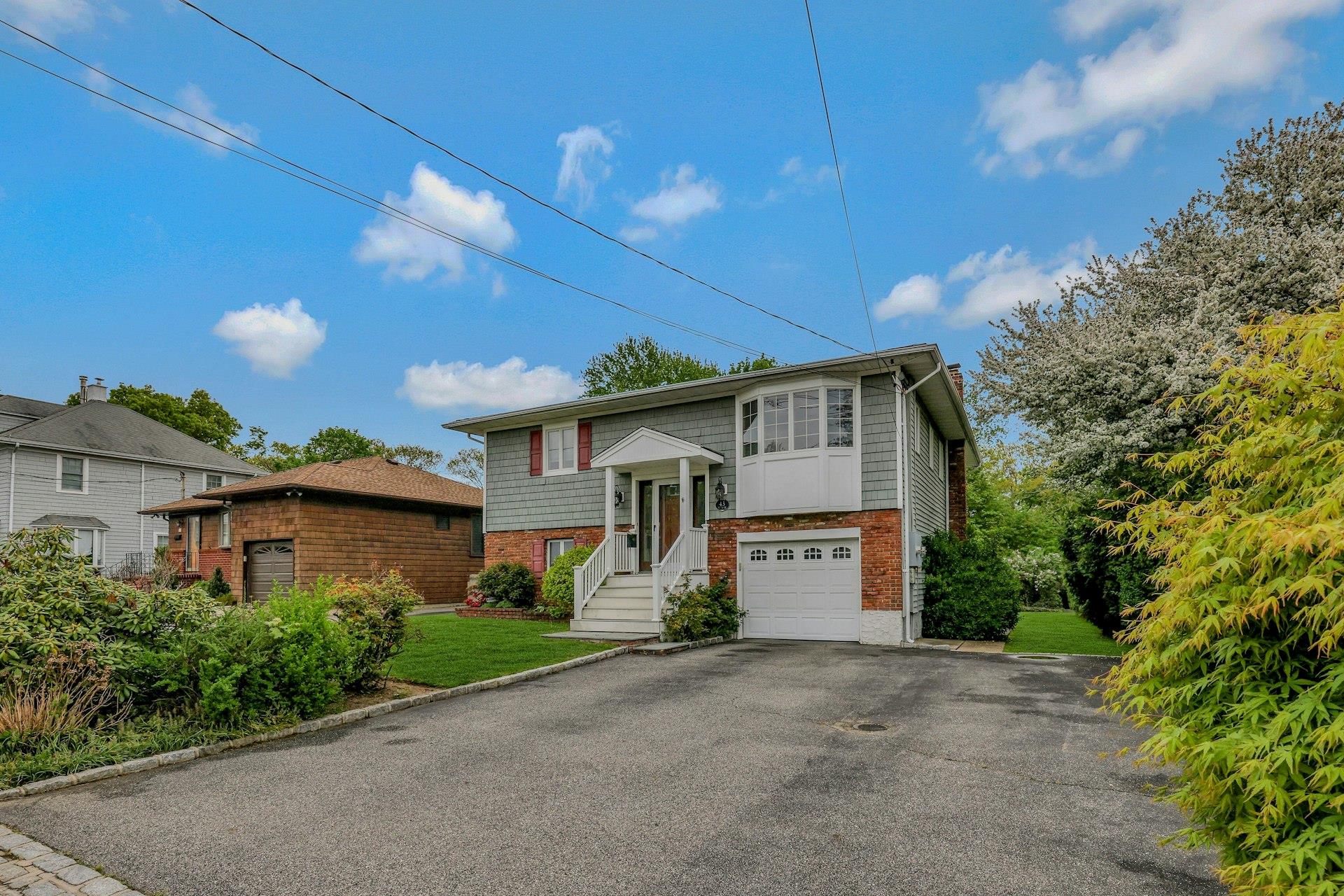 43 Floyd Place, East Norwich, New York image 3