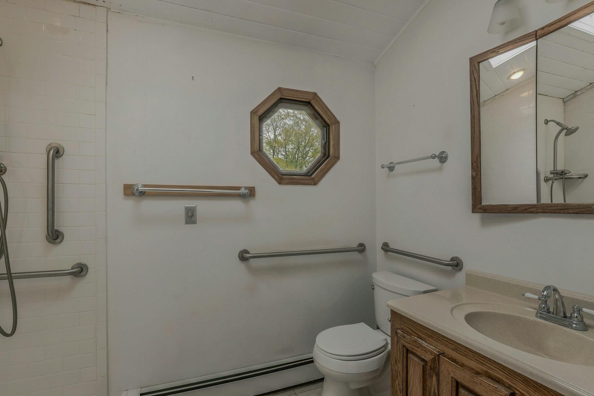 43 Floyd Place, East Norwich, New York image 9