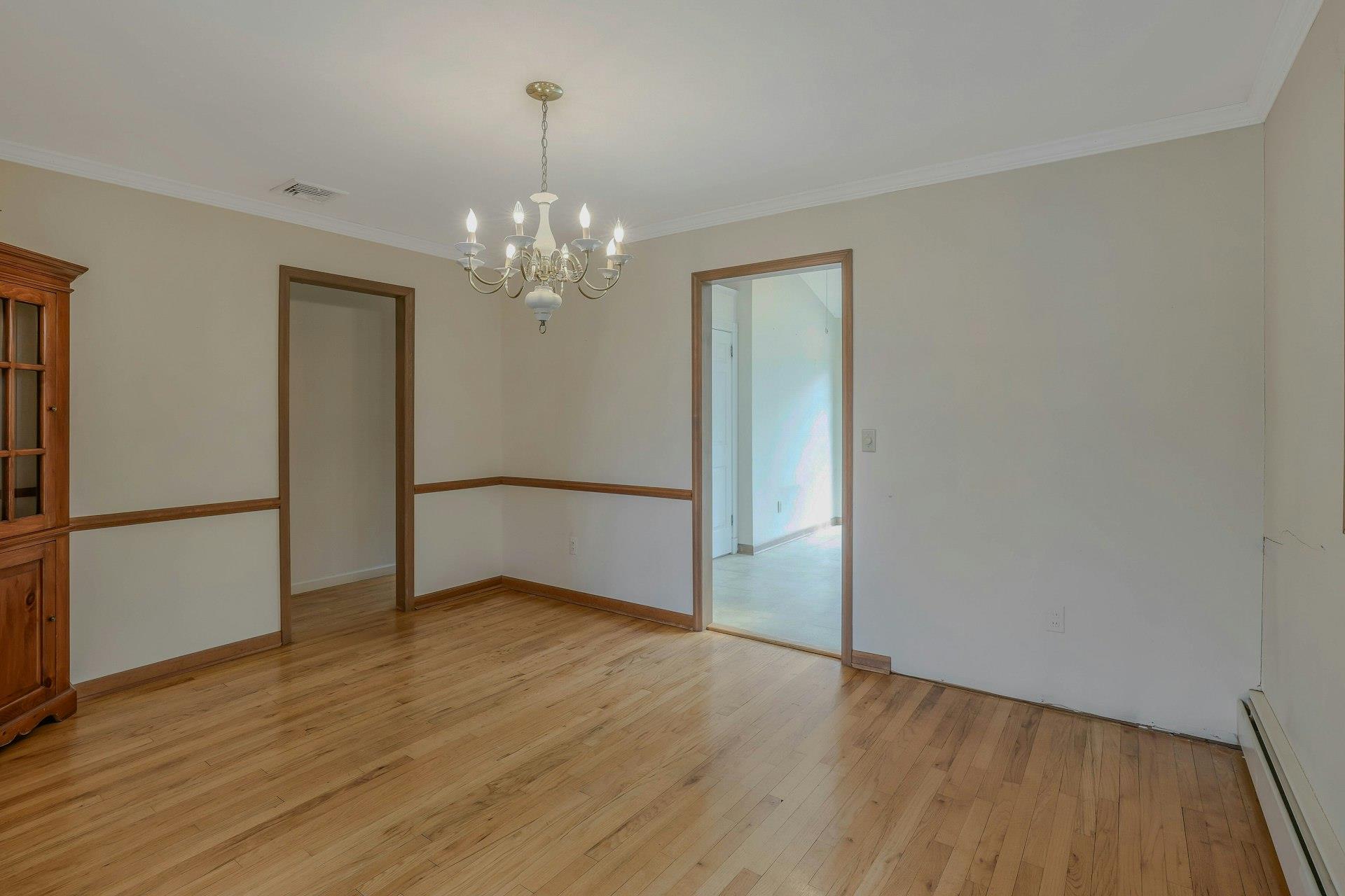 43 Floyd Place, East Norwich, New York image 5