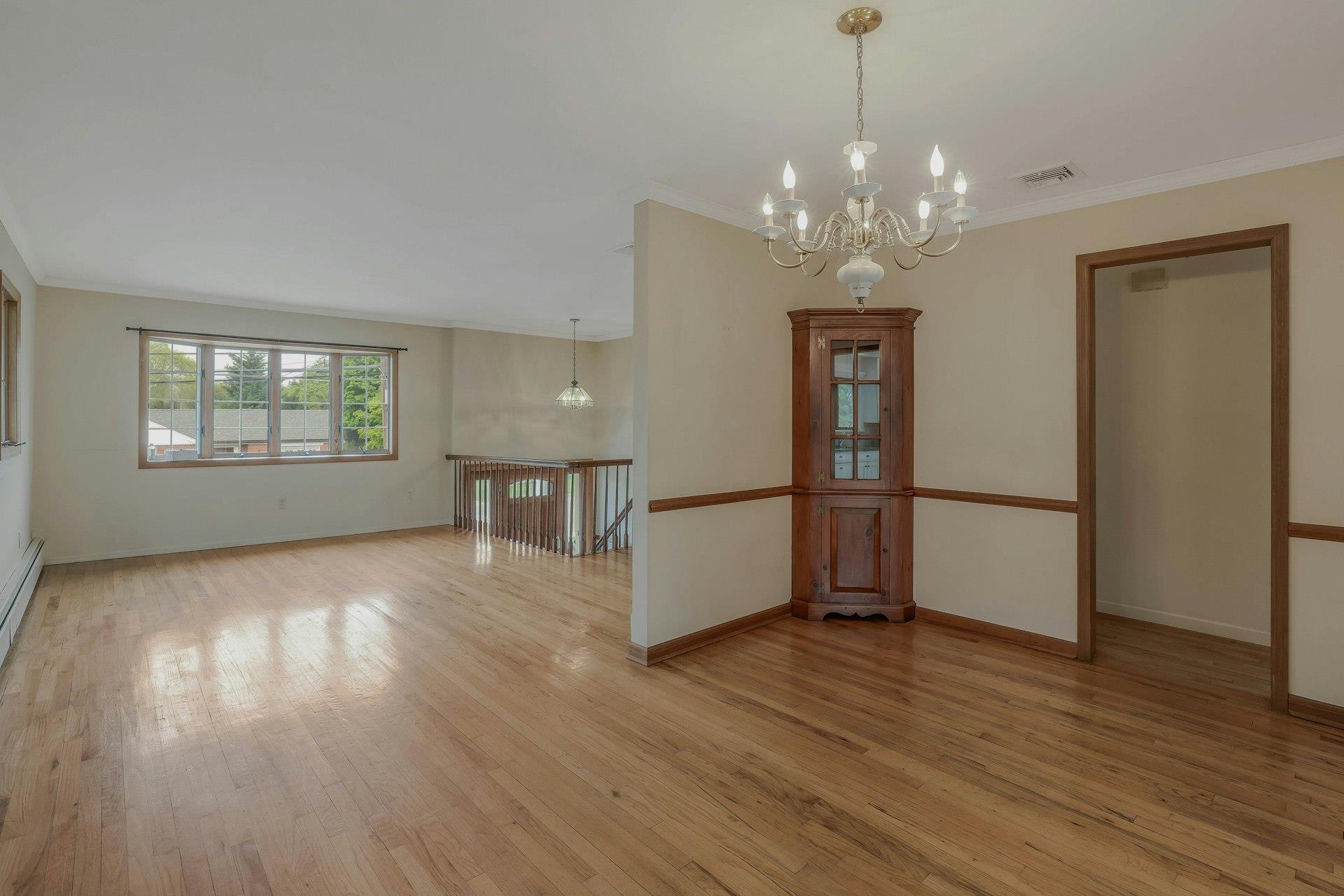43 Floyd Place, East Norwich, New York image 6