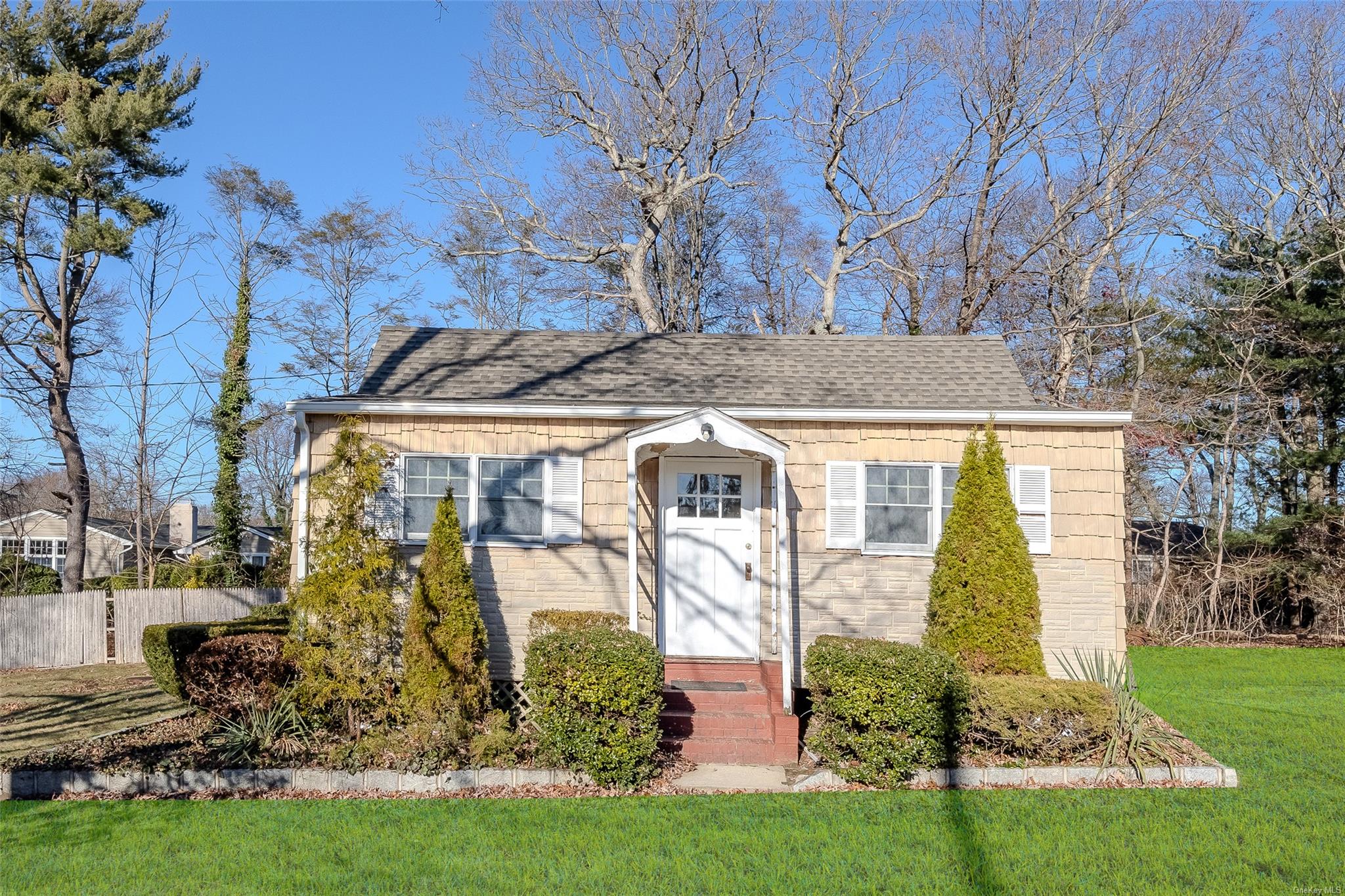 35 Emerson Street, Dix Hills, New York image 4