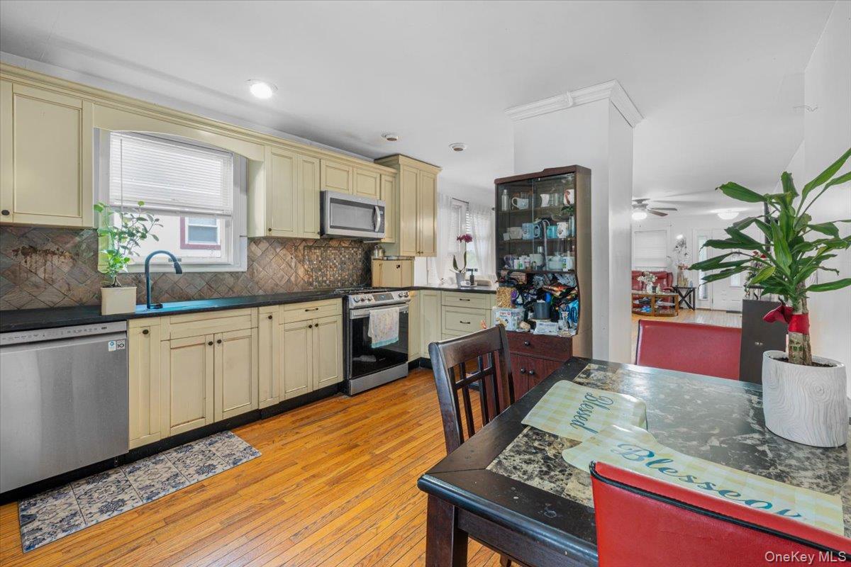 25 3rd Avenue - Photo 4