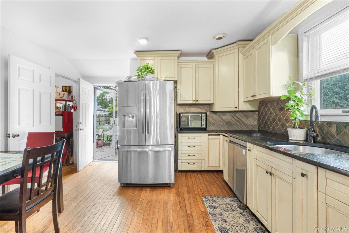 25 3rd Avenue - Photo 2