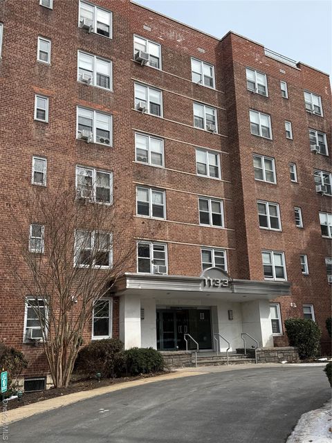 Condo For Sale - 1133 Midland Avenue #1B<br/> Bronxville, NY 10708