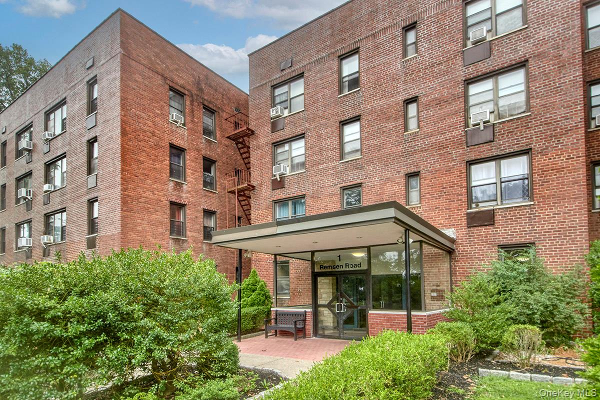 1 Remsen Road 4K