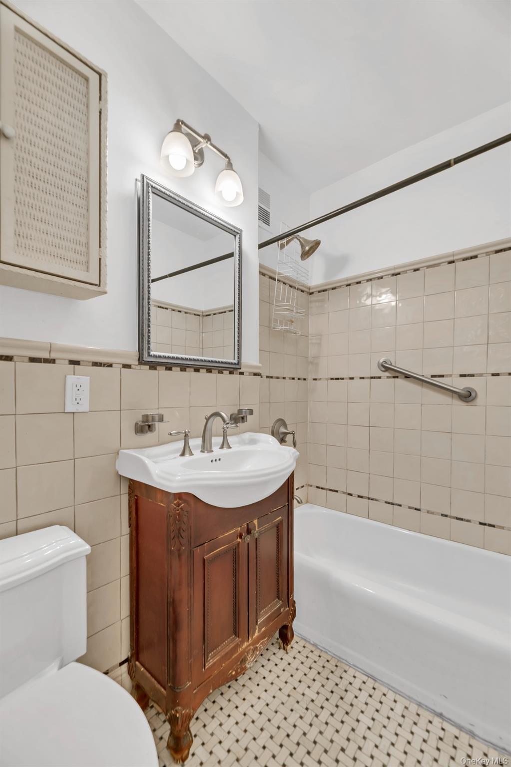 3777 Independence Ave 3777 Independence Ave 4J