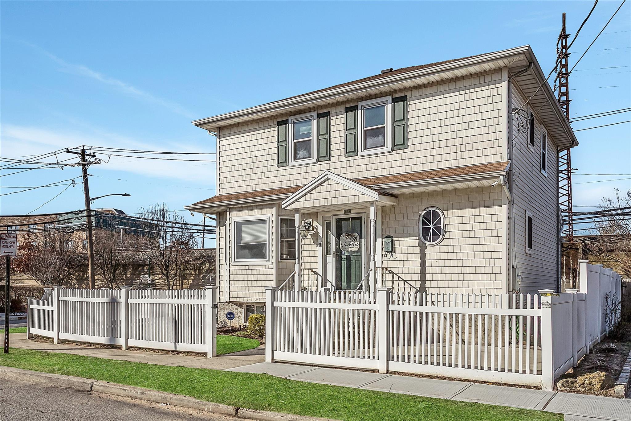33 Randall Avenue, Lynbrook, New York image 2