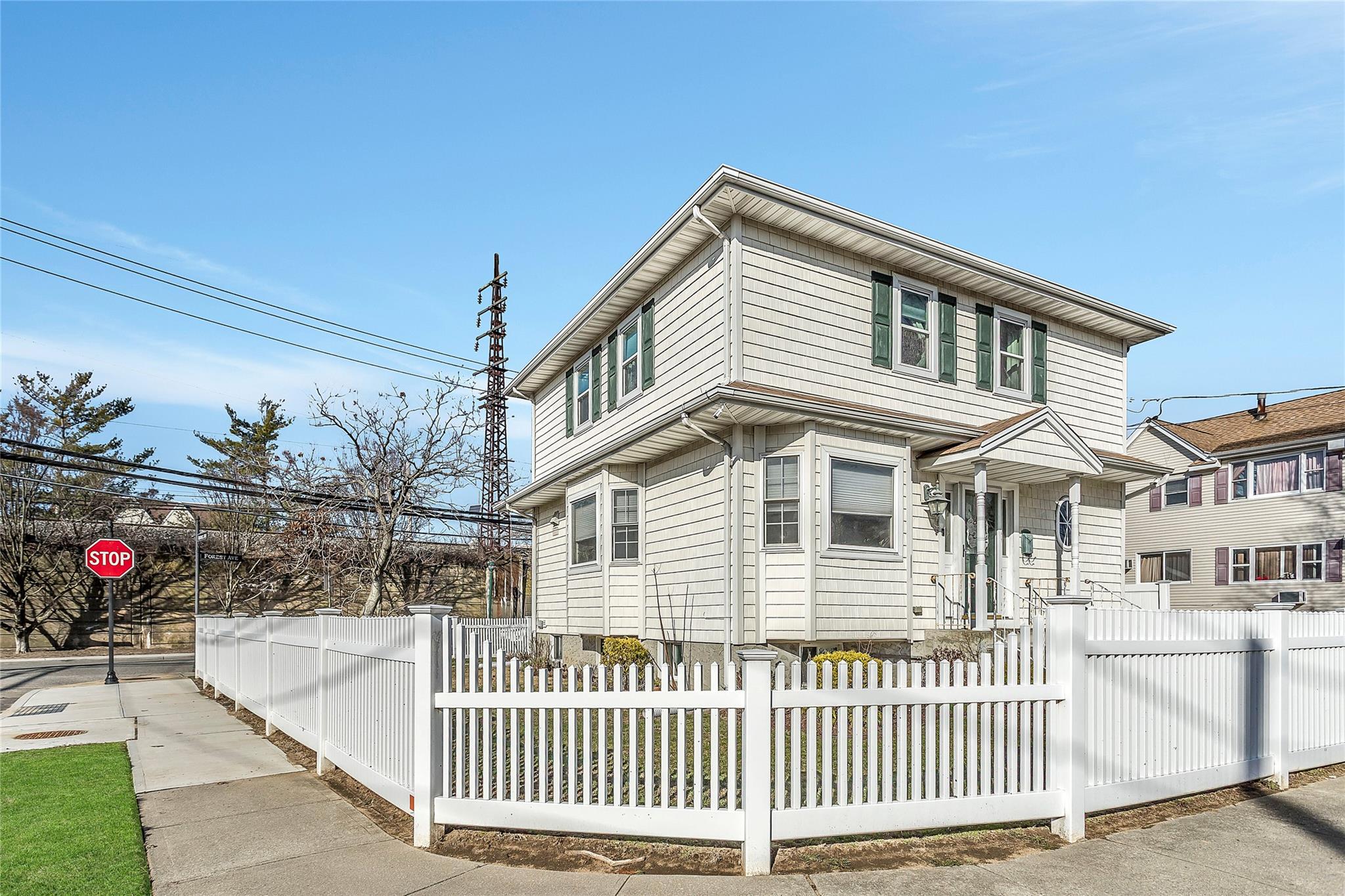 33 Randall Avenue, Lynbrook, New York image 3